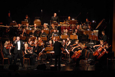 Klaus Niederhuber mit Orchester