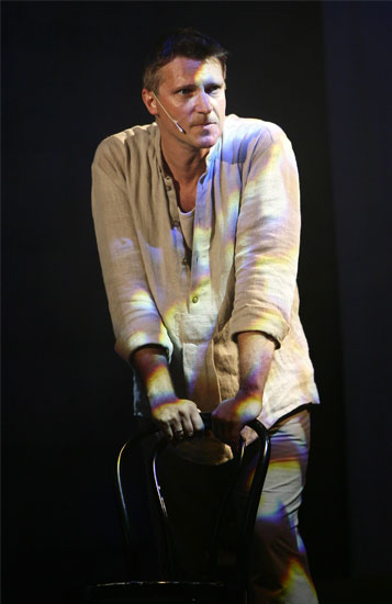 Klaus Niederhuber als Che in Evita